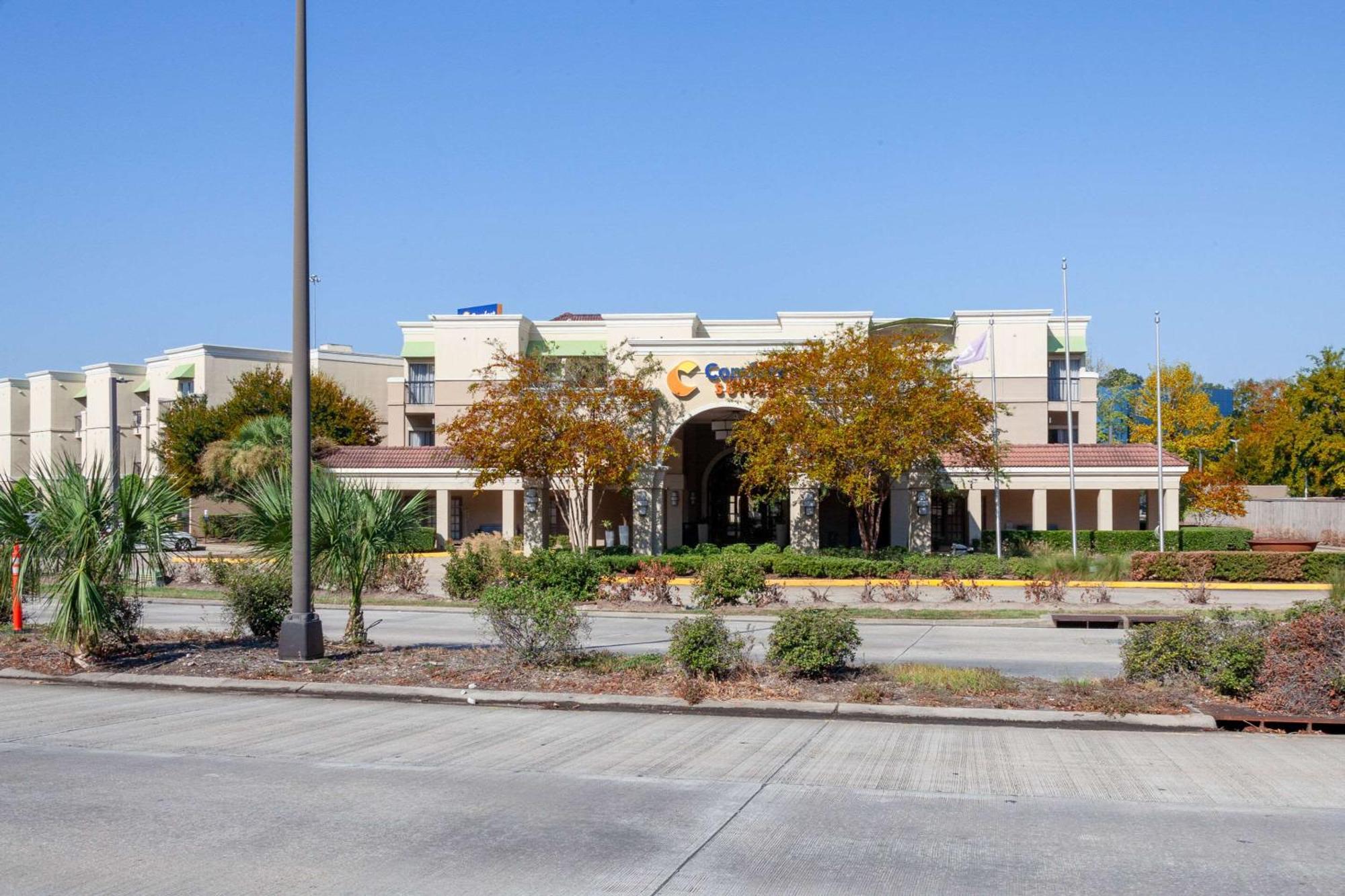 Comfort Suites Baton Rouge South I-10 Inniswold Exterior foto